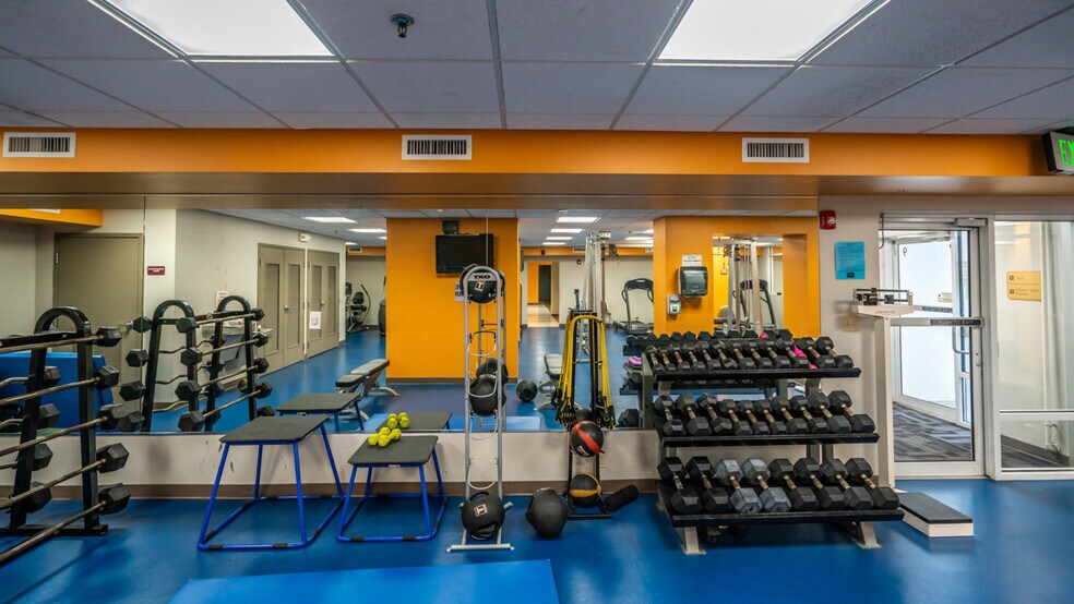 More Photos Of 4004 Gardiner Point Dr, Louisville Dormitory For Sale