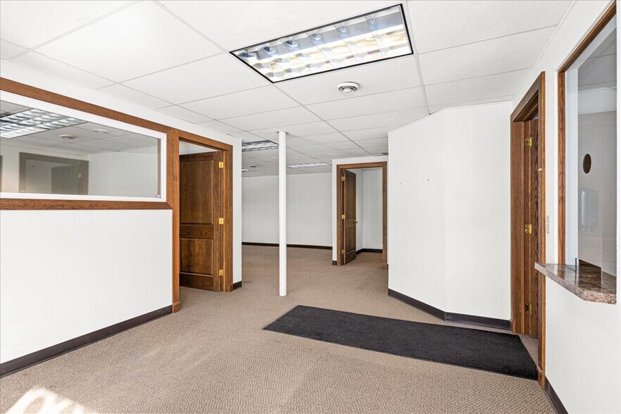 More Photos Of 1103 Avenue B, Cloquet Office For Lease