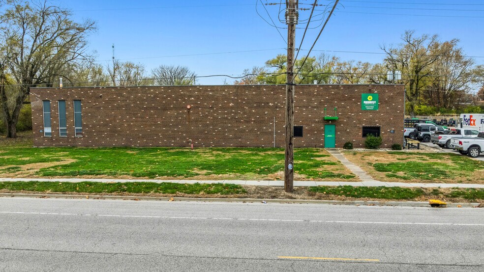 More Photos Of 130 E Alton Ave, East Alton Industrial For Sale