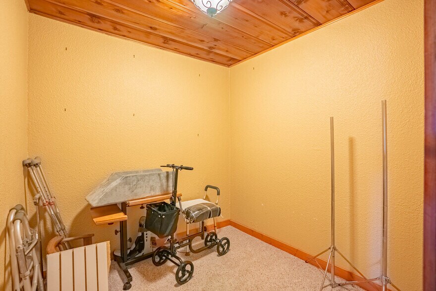 More Photos Of 8 Sunset Hills Ct, Sunrise Beach Storefront For Sale