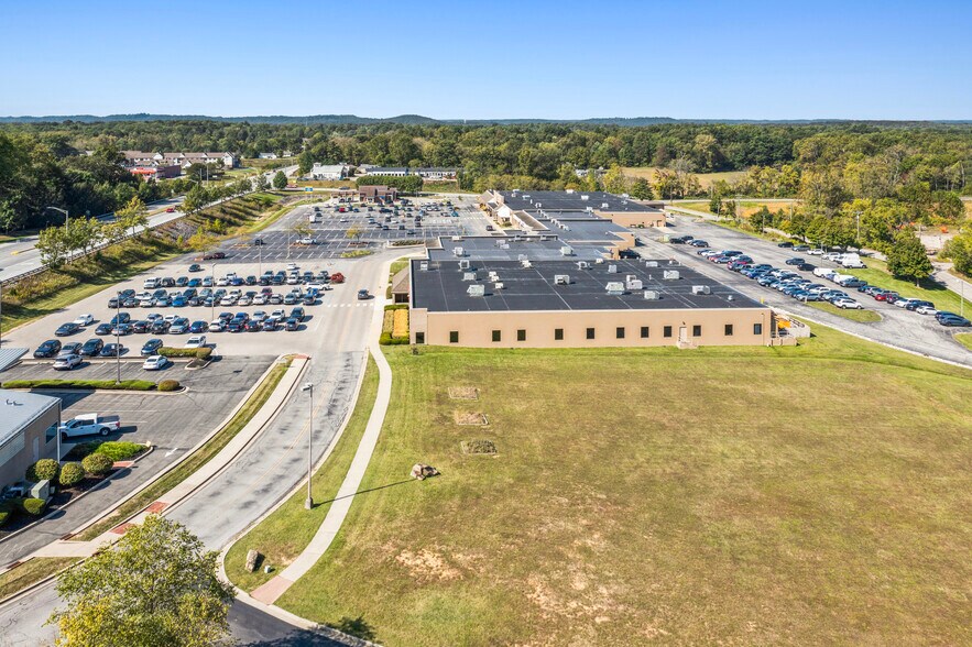 More Photos Of 4290 W Jonathan Moore Pike, Columbus Unknown For Lease