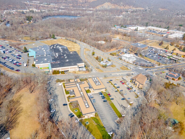 More Photos Of 9 Post Rd, Oakland Medical For Lease