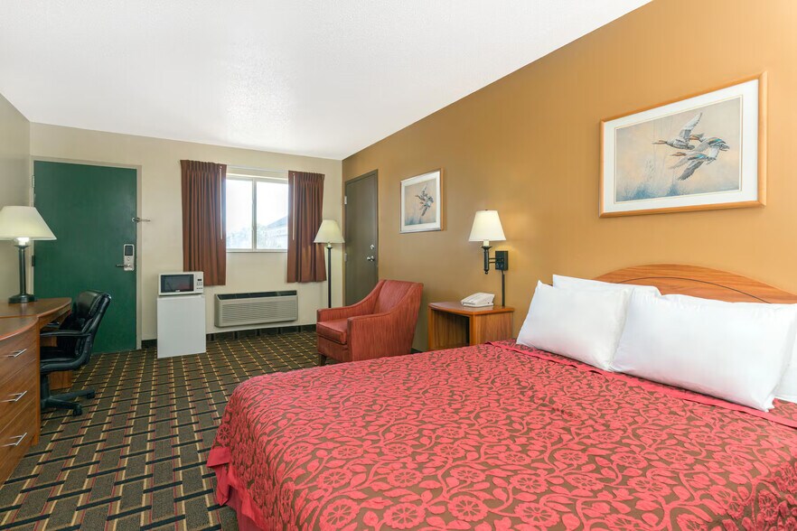 More Photos Of 851 Paxton Elsie Rd, Paxton Hotel For Sale