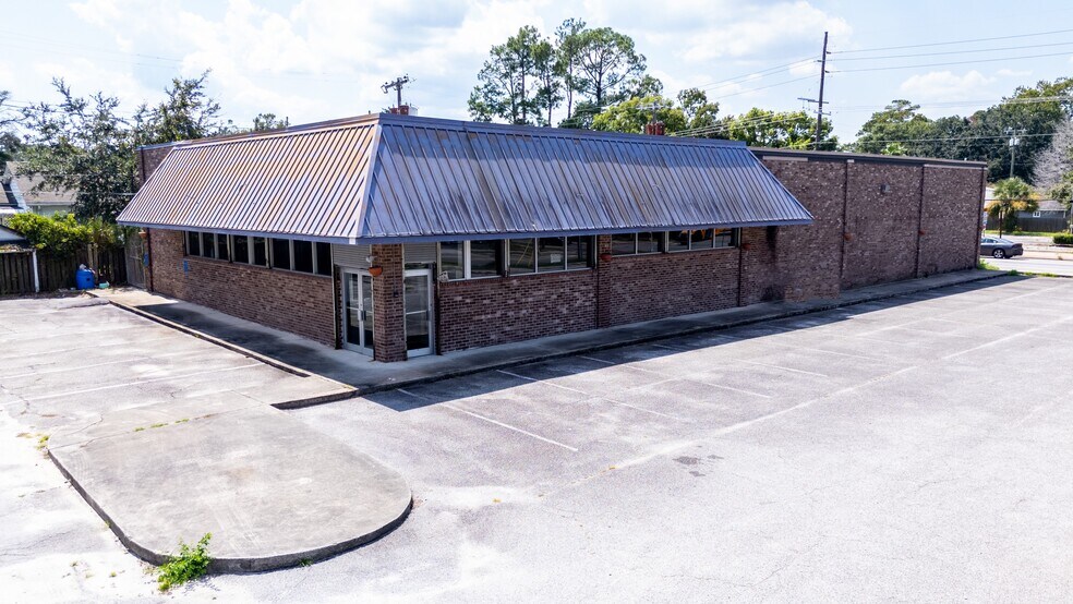 More Photos Of 802 Pennsylvania Ave, Savannah Freestanding For Sale