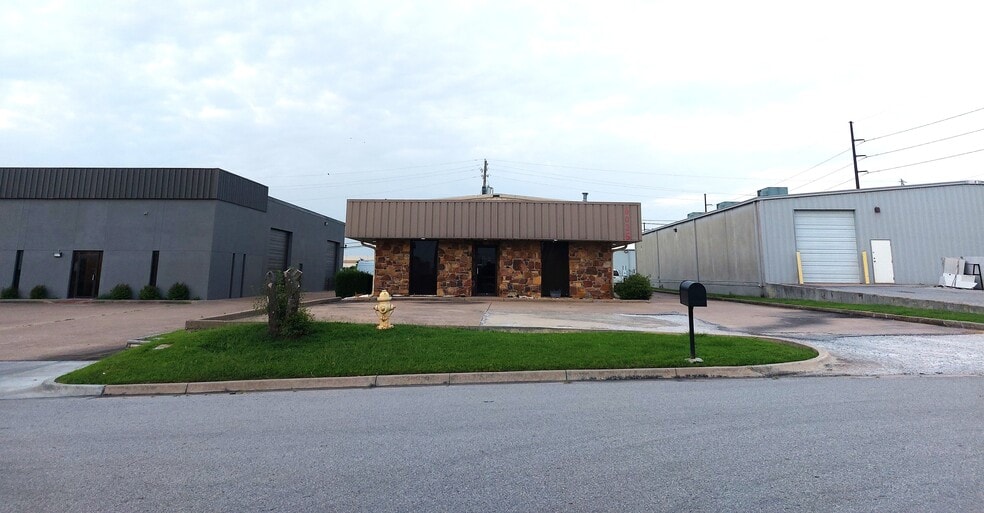 Primary Photo Of 6035 S 116th East Ave, Tulsa Manufacturing For Lease