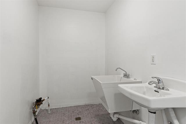 More Photos Of 233 W Clark St, Stevens Point Auto Repair For Sale