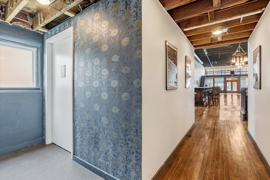 More Photos Of 415 S Thompson Ave, Excelsior Springs Bar For Sale