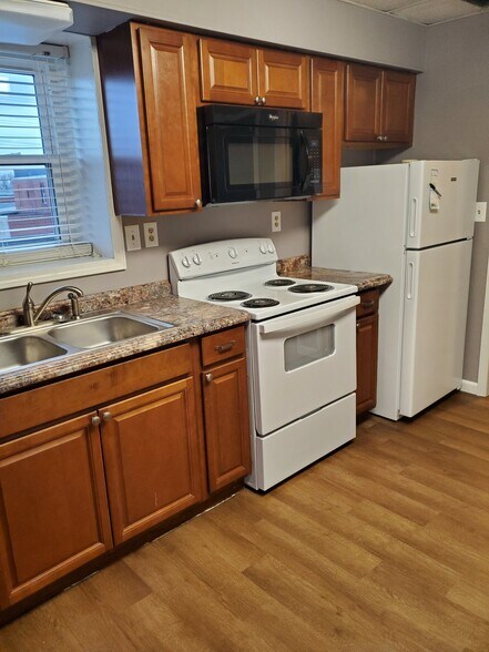 More Photos Of 209 N State St, Litchfield Storefront Retail Residential For Sale