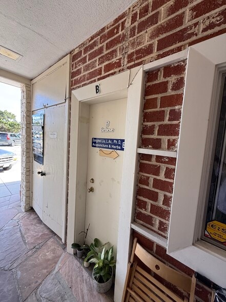 More Photos Of 1455 San Marino Ave, San Marino Office For Sale