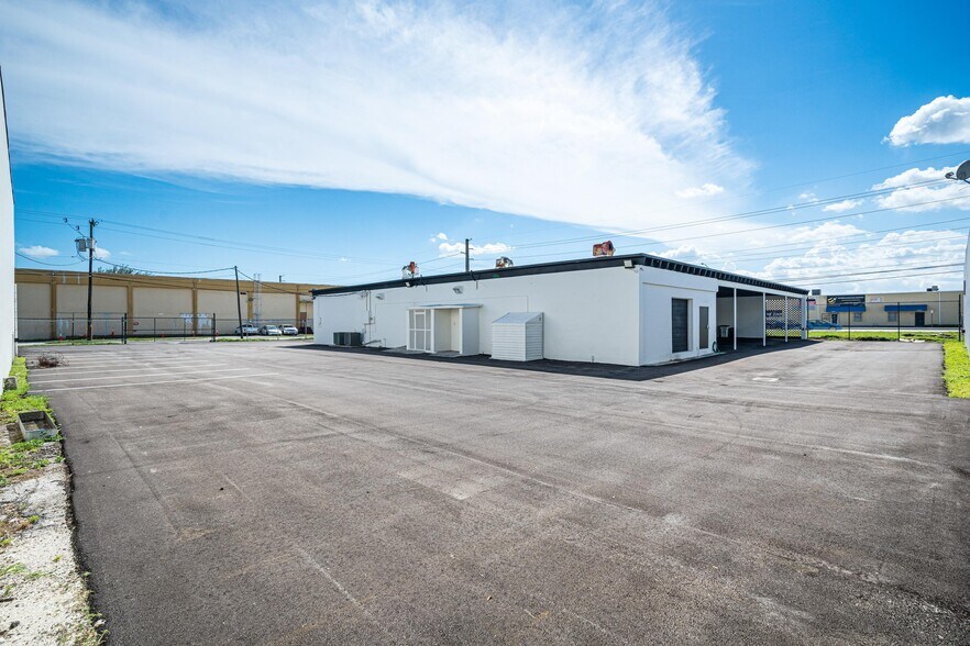 More Photos Of 4301 NW 72nd Ave, Miami Warehouse For Lease
