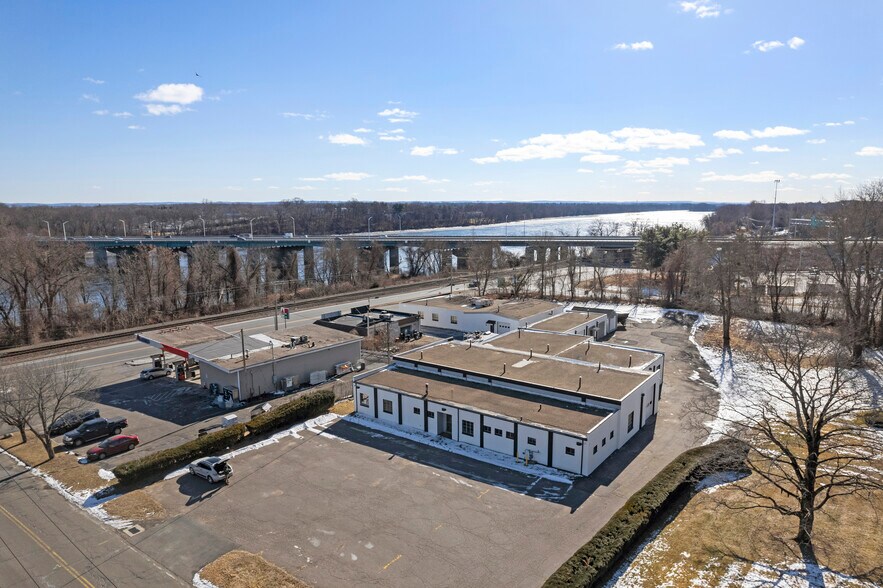 More Photos Of 5 Webb St, Windsor Locks Manufacturing For Lease