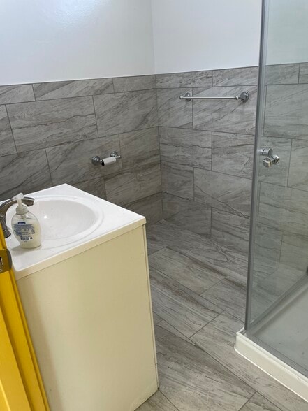 More Photos Of 1667-1671 Anaheim St, Harbor City Storefront Retail Office For Lease