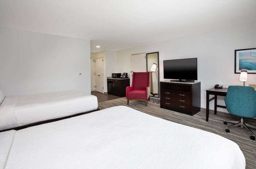More Photos Of 1300 Cinema Way, Benton Harbor Hotel For Sale