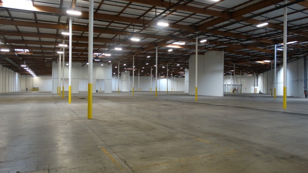 More Photos Of 9401 De Soto Ave, Chatsworth Warehouse For Sale