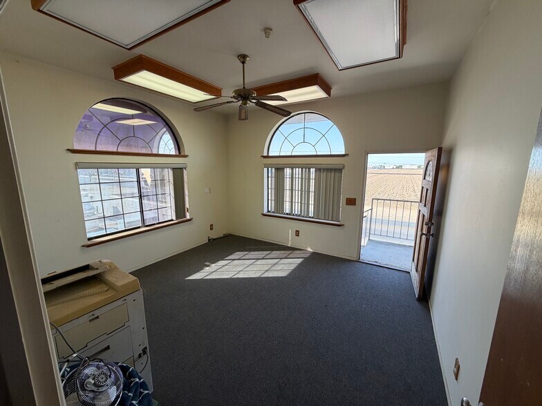 More Photos Of 1088 N Mooney Blvd, Tulare Freestanding For Lease