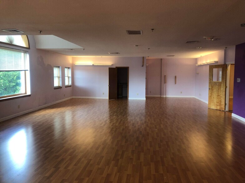 More Photos Of 28 Main St, East Hartford Storefront Retail Office For Lease