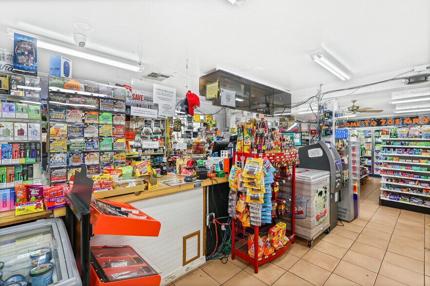 More Photos Of 9836 SW County Road 761, Arcadia General Retail For Sale