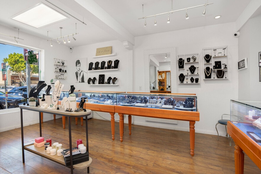 More Photos Of 224 Main St, Seal Beach Storefront For Sale