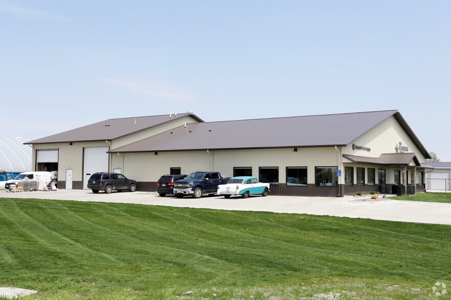 More Photos Of 3296 NW Prairie Ln, Des Moines Light Manufacturing For Lease