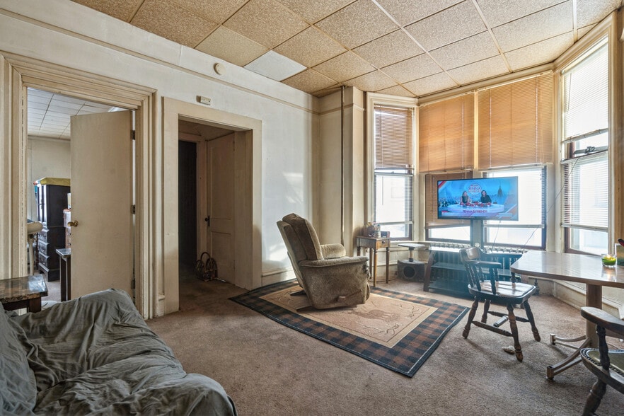 More Photos Of 431 6th Ave S, Clinton Apartments For Sale