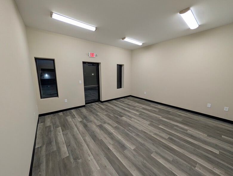 More Photos Of 300 Maltbie Industrial Dr, Lawrenceville Light Distribution For Lease