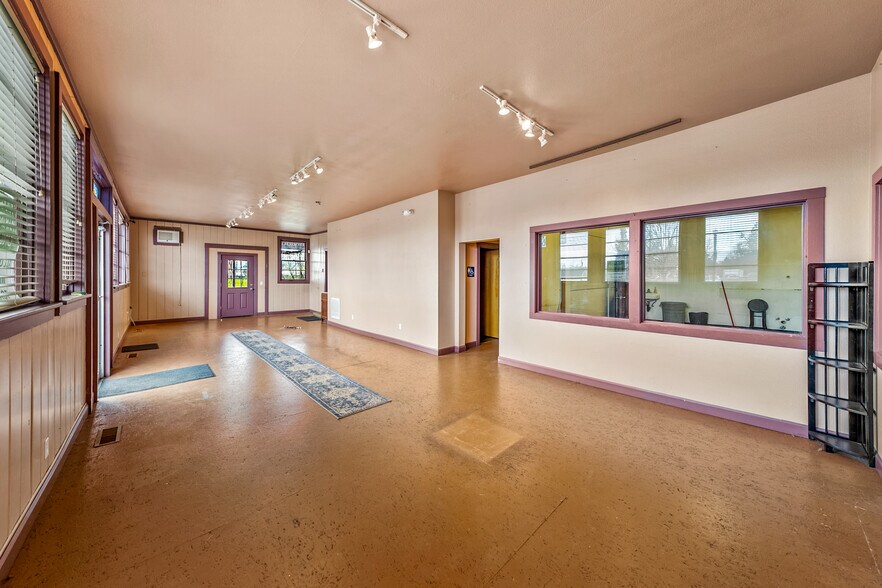 More Photos Of 211 Front St, Central Point General Retail For Sale