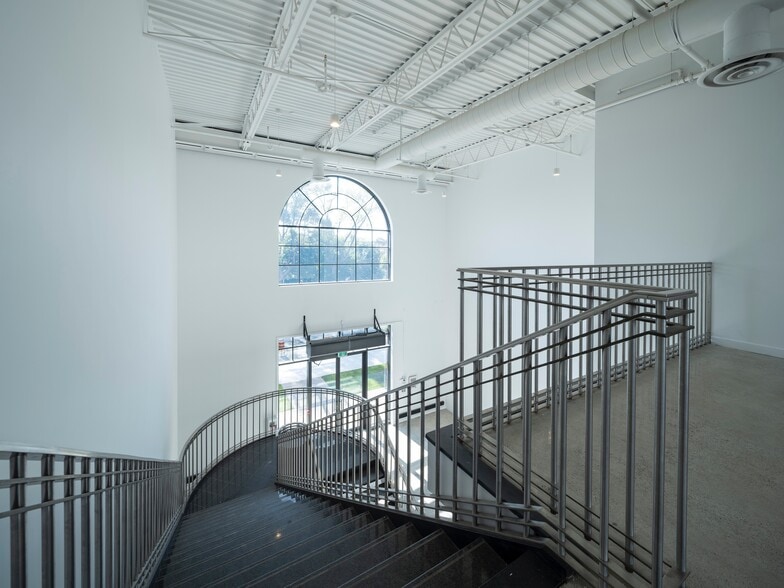 More Photos Of 2650 St Clair Av W, Toronto Freestanding For Sale