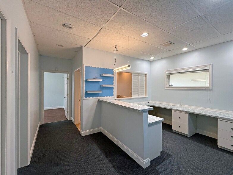 More Photos Of 255 George Bush Blvd, Delray Beach Medical For Sale