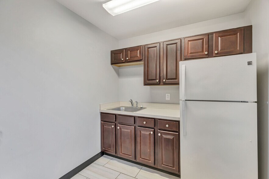 More Photos Of 2327 Anderson Rd, Crescent Springs Office For Lease