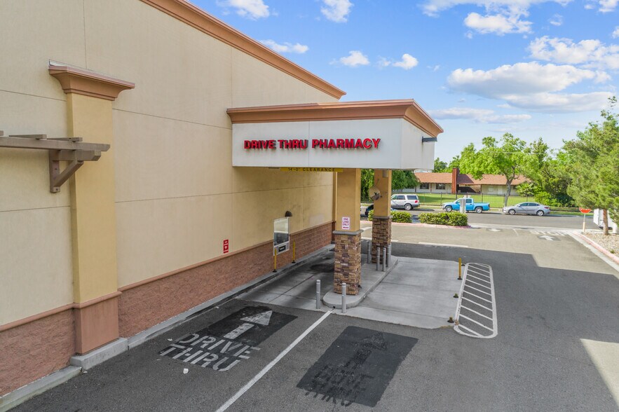 More Photos Of 2420 N Blackstone Ave, Fresno Drugstore For Lease