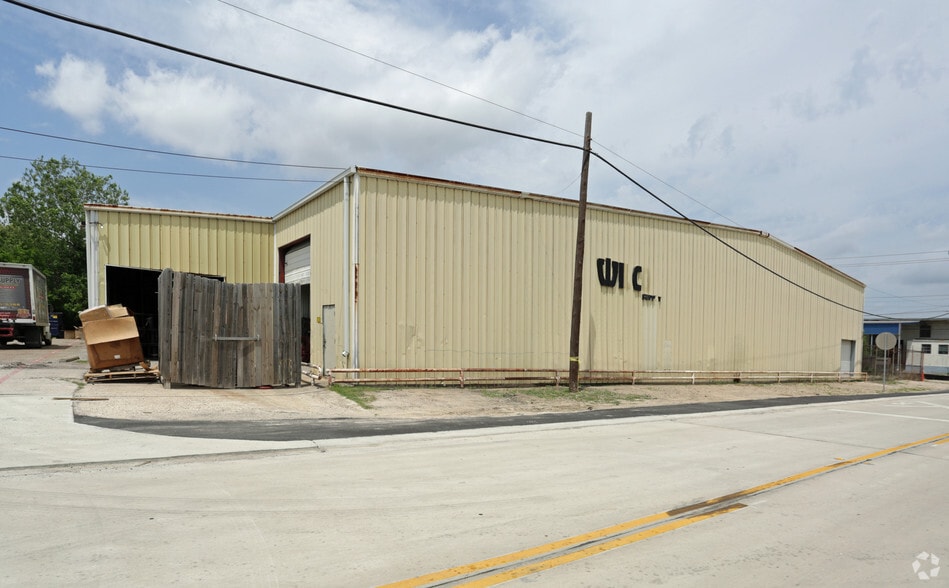 More Photos Of 5980 Harvey Wilson Dr, Houston Manufacturing For Sale