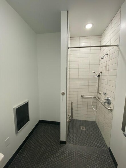 More Photos Of 209-215 W Troy St, Ferndale Storefront Retail Office For Lease