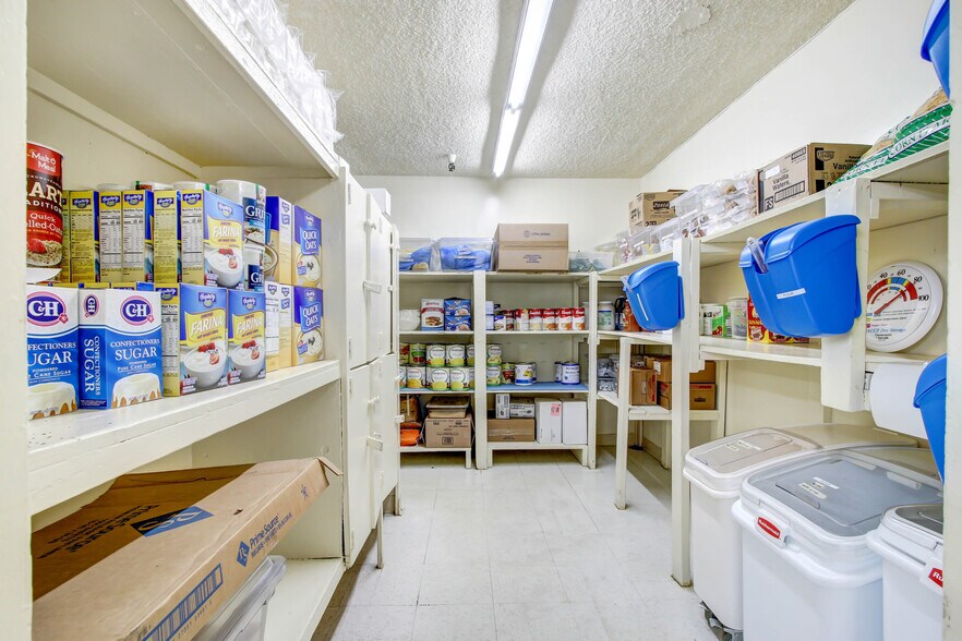 More Photos Of 1450 N Fair Oaks Ave, Pasadena Assisted Living For Sale