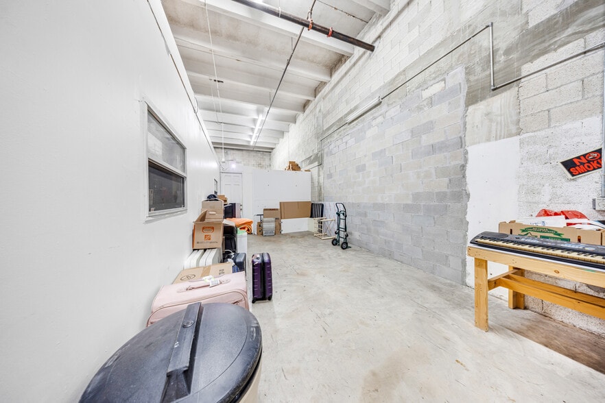 More Photos Of 7953-7967 NW 64th St, Miami Warehouse For Lease