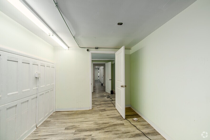 More Photos Of 1318 Walnut St, Philadelphia Storefront Retail Residential For Lease