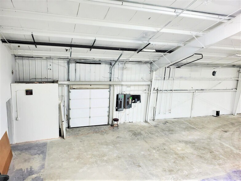More Photos Of 630 W Lincoln Hwy, Merrillville Showroom For Lease