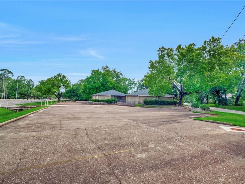 More Photos Of 202 S Temple Dr, Diboll Flex For Lease