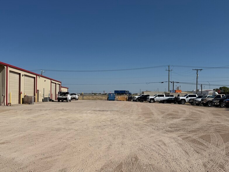 More Photos Of 2135 W Interstate 20, Odessa Manufacturing For Lease
