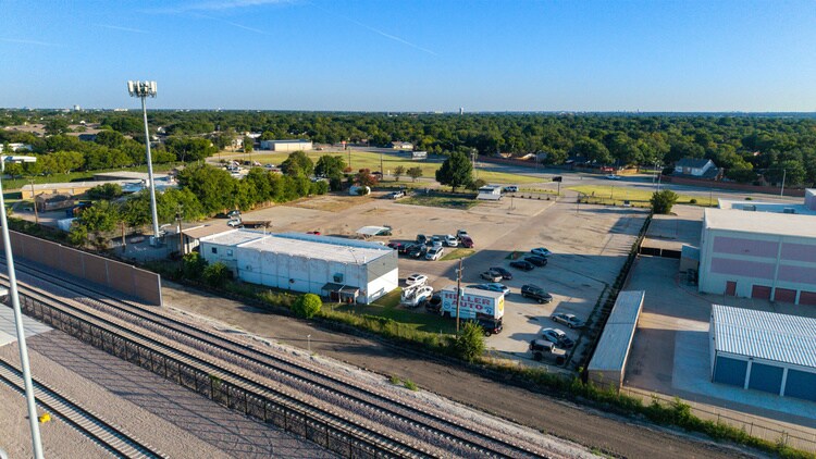 More Photos Of 3104 S Rigsbee Dr, Plano Industrial For Sale