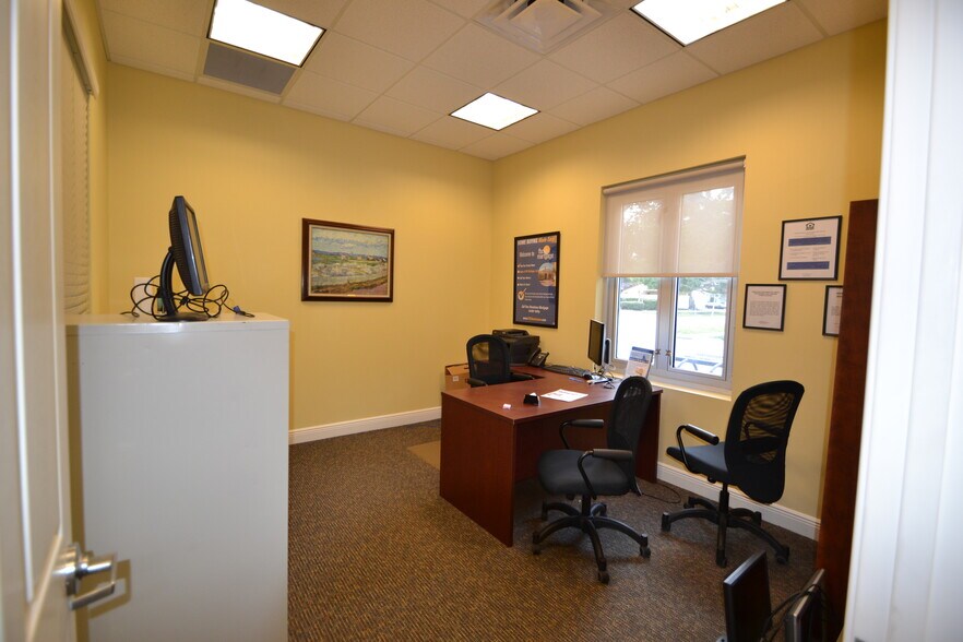 More Photos Of 3900 Edgewater Dr, Orlando Office For Lease
