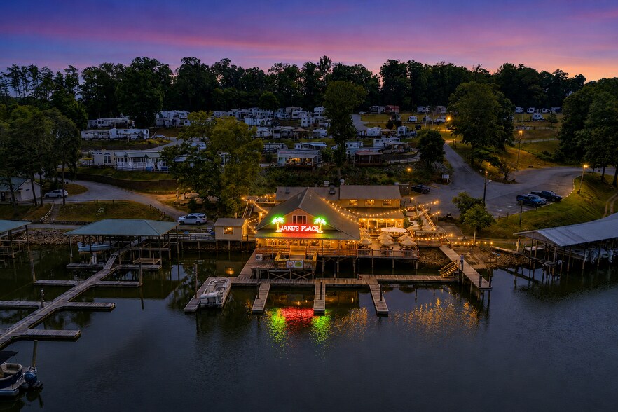 More Photos Of 1041 Harbour Inn Ln, Moneta Restaurant For Sale