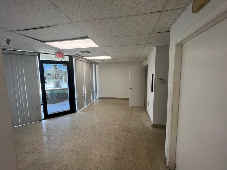 More Photos Of 2000 Avenue P, Riviera Beach Flex For Lease