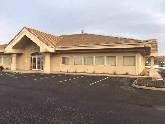 More Photos Of 2805 Saint Andrews Loop, Pasco Office For Sale