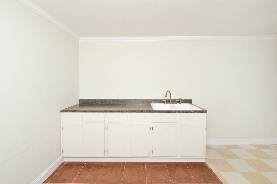 More Photos Of 2736 Dallas Ave, Ingleside Unknown For Lease