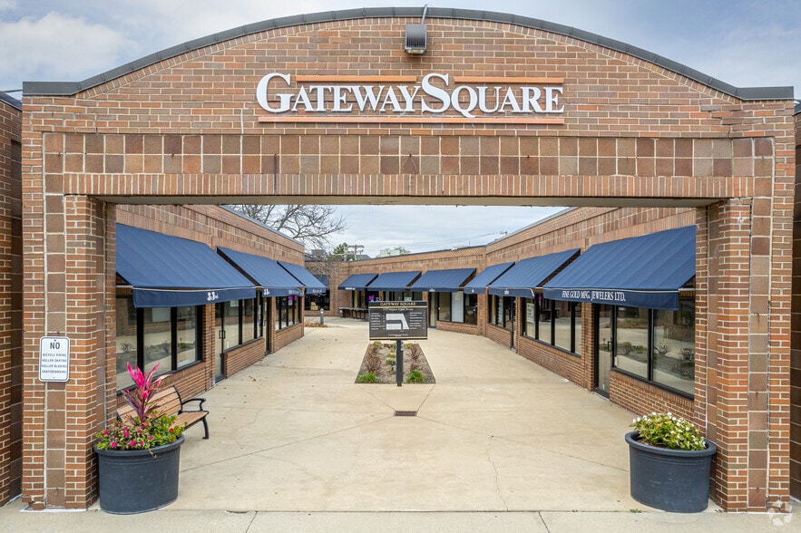 More Photos Of 777 N York Rd, Hinsdale Unknown For Lease