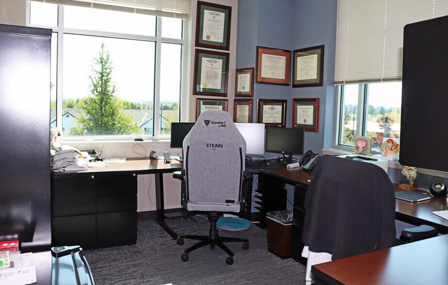 More Photos Of 24076 SE Stark St, Gresham Medical For Lease