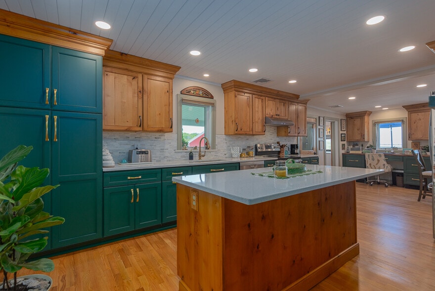 More Photos Of 73 Little York Rd, Warwick Garden Center For Sale