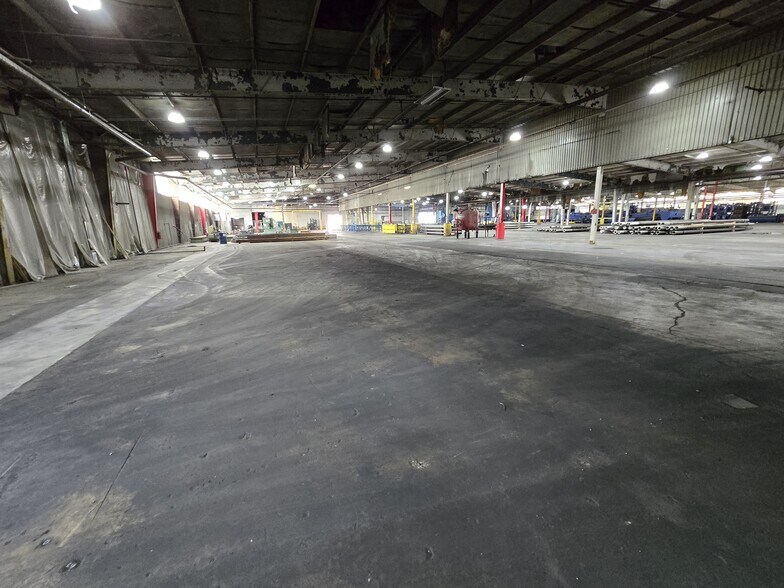 More Photos Of 2785 McCracken Rd, Hernando Manufacturing For Sale