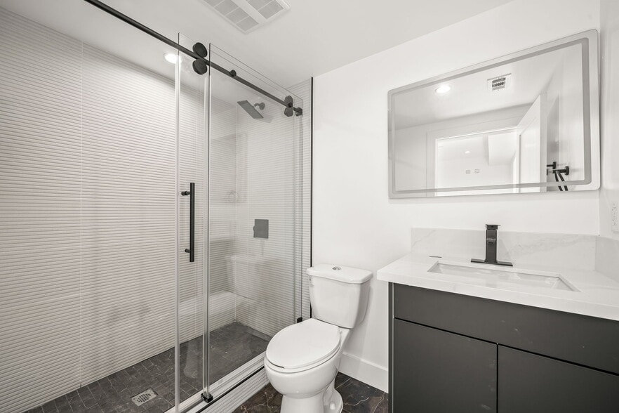 More Photos Of 1933 Magnolia Ave, Los Angeles Apartments For Sale