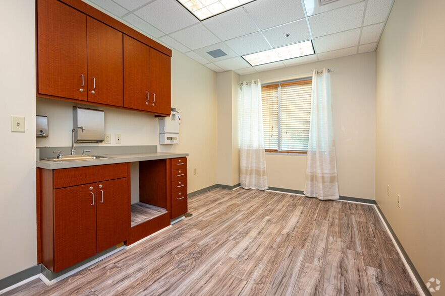 More Photos Of 64040 Highway 434, Lacombe Medical For Lease